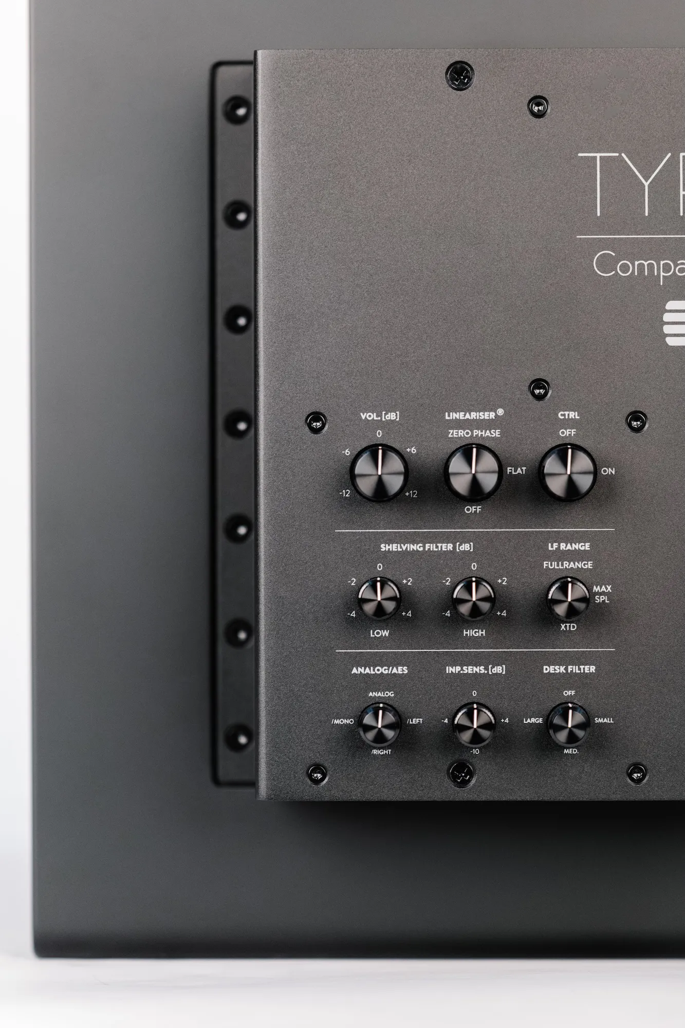 HEDD TYPE 40 Backpanel