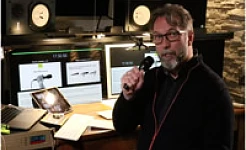 DPA - KORREKTE HANDPLATZIERUNG BEI EINEM GESANGSMIKROFON